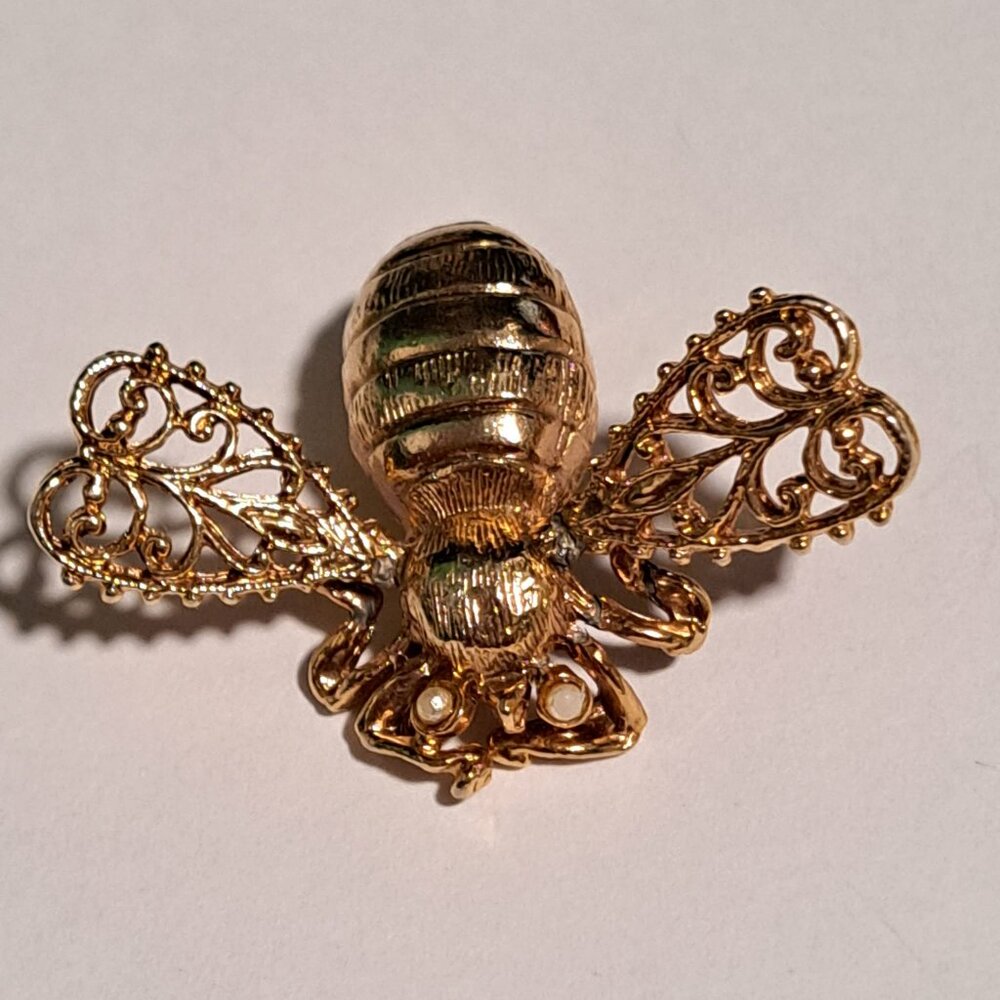 ML gold tone bee / bug brooch